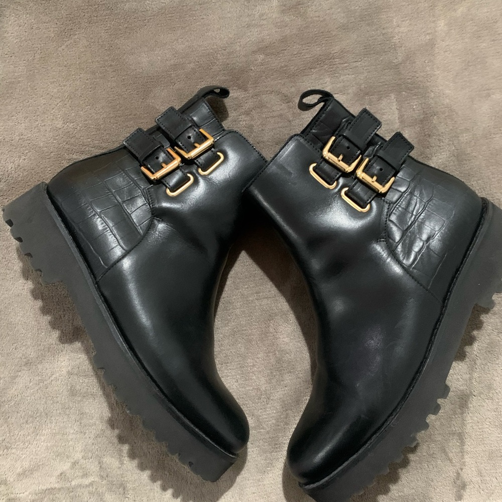 Andre Assous Black Ankle Boots with Gold Accents size 6.5